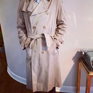 Men's Burberry Trench, Size Large (42L)